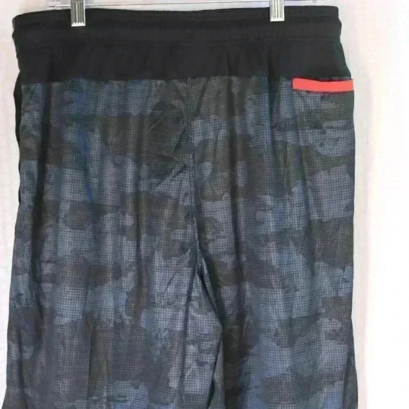 AND1 Size L black/grey camo print basketball shorts workout gym - Picture 5 of 11